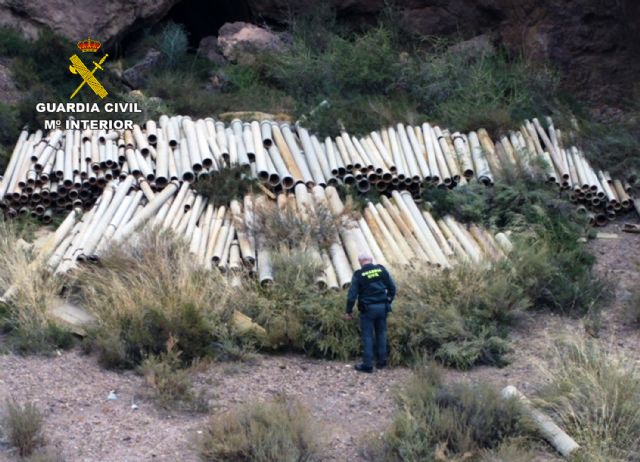 La Guardia Civil investiga a los presuntos responsables de un cementerio de residuos peligrosos en Mazarrn, Foto 2