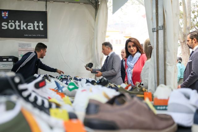 La Plaza de Calderón acogerá hasta el domingo la Feria del Comercio Local en la que participarán una veintena de establecimientos - 5, Foto 5