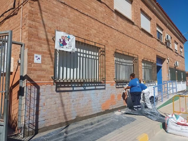 El Ayuntamiento destina 20.000 euros a los trabajos de mejora en el CEIP El Garbanzal - 1, Foto 1