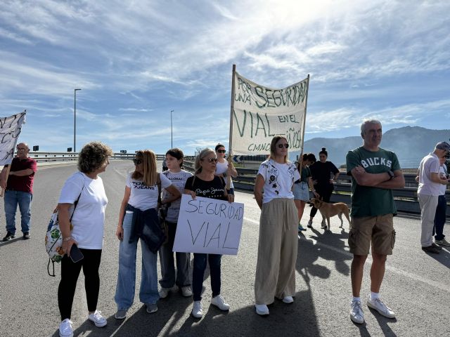 El PSOE apoya las reivindicaciones vecinales de Camino Tiñosa y reclamará en Pleno soluciones reales frente a la inseguridad vial - 2, Foto 2