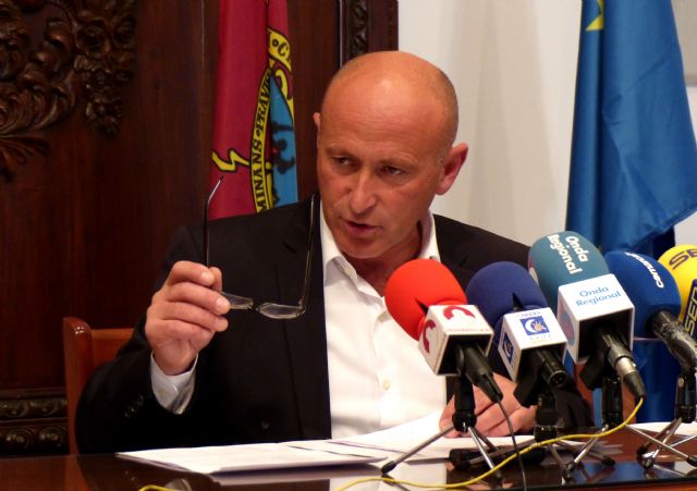 IU-V: Hay  margen para elevar los ingresos del Ayuntamiento si empiezan a tributar los bancos, las empresas eléctricas y de telefonía y los bienes suntuarios - 1, Foto 1