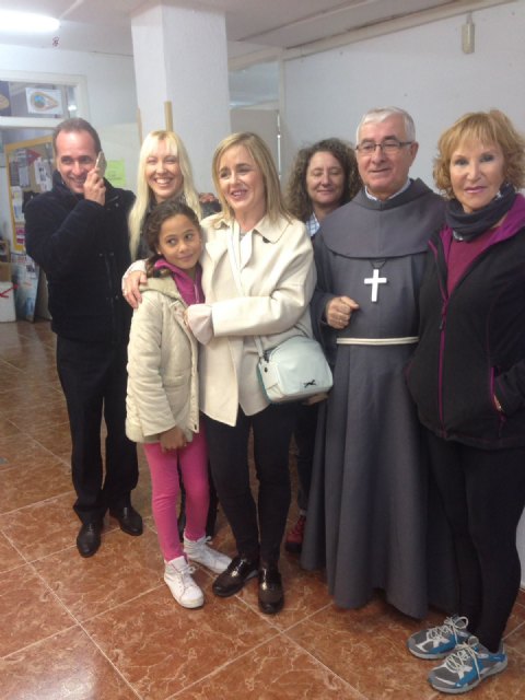 El “Padre Patera” con el grupo La Esperanza - 1, Foto 1
