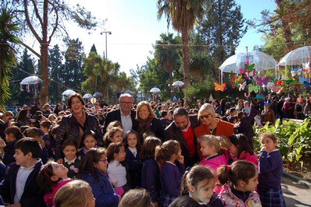 ´Jardín de las mariposas´ para concienciar sobre violencia de género en el Colegio Santa María de la Paz - 1, Foto 1
