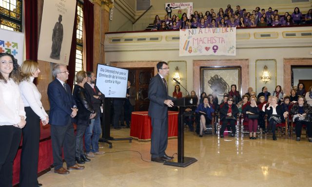 La Asociación Viudas Salzillo y el taxista que atiende a las mujeres maltratadas reciben los galardones Murcia en Igualdad - 1, Foto 1