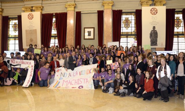 La Asociación Viudas Salzillo y el taxista que atiende a las mujeres maltratadas reciben los galardones Murcia en Igualdad - 2, Foto 2