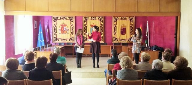 Fomento asesora a las familias beneficiarias de las ayudas de rehabilitación en Bullas de los pasos para realizar mejoras en sus hogares - 1, Foto 1