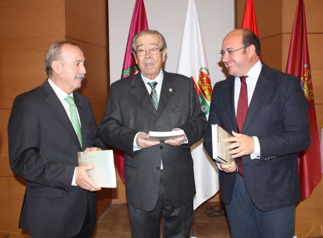 Pedro Antonio Sánchez asiste a la presentación de libro de Clemente García - 1, Foto 1