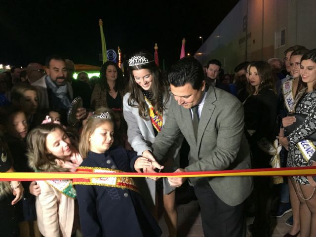 El nuevo recinto festero abre sus puertas, con 29 barracas, hasta el 8 de diciembre - 1, Foto 1