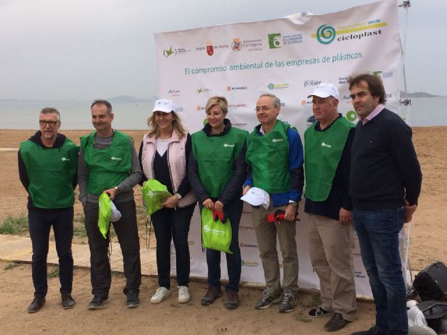 Más de 200 trabajadores de empresas de la Región participan en una jornada de voluntariado ambiental - 1, Foto 1
