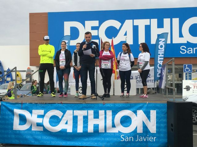 La Carrera benéfica del Lazo, que destina su recaudación a programas municipales de prevención de violencia de género entre los jóvenes, acogió hoy la lectura del manifiesto del 25N - 2, Foto 2