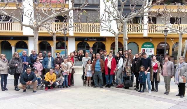 JJSS conmemora el 25N en Lorca con el despliegue de un gran lazo blanco en recuerdo a las víctimas de la violencia de género - 1, Foto 1