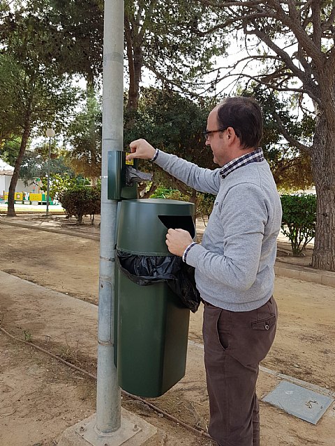 STV inicia la instalación de 50 papeleras con bolsas para excrementos caninos en todo el municipio - 1, Foto 1