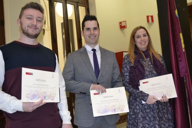 La UMU entrega los premios del 'II Concurso de tuits contra la Violencia de Género' con motivo del 25N - 1, Foto 1