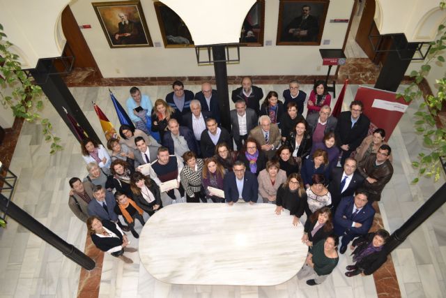 La UMU entrega los premios del 'II Concurso de tuits contra la Violencia de Género' con motivo del 25N - 2, Foto 2