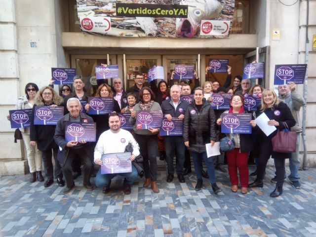 Acto simbólico de UGT por el 25N, previo a la manifestación de esta tarde en Murcia - 1, Foto 1