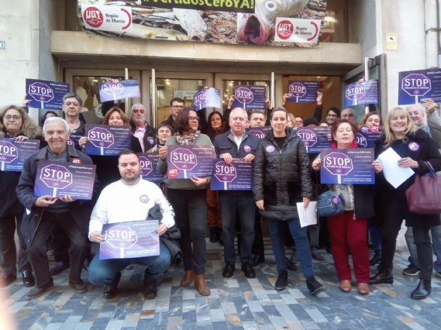 Acto simbólico de UGT por el 25N, previo a la manifestación de esta tarde en Murcia - 2, Foto 2