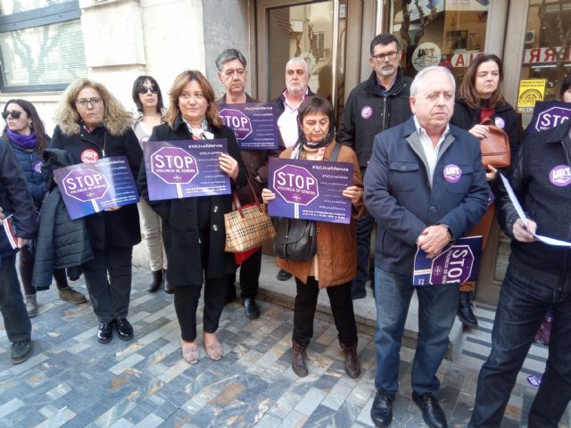 Acto simbólico de UGT por el 25N, previo a la manifestación de esta tarde en Murcia - 3, Foto 3