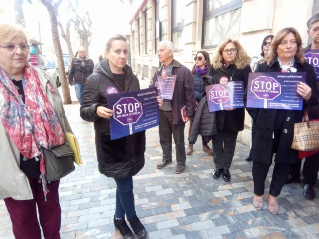 Acto simbólico de UGT por el 25N, previo a la manifestación de esta tarde en Murcia - 4, Foto 4