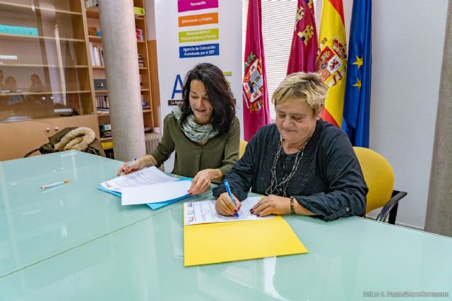 La ADLE renueva el convenio con la Federación de Asociaciones Murcianas de Personas con Discapacidad Física - 1, Foto 1