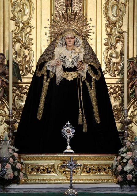 La titular mariana de la hermandad de vera-cruz la Virgen de las Angustias de Alcalá del Río (Sevilla) vestida de luto - 1, Foto 1