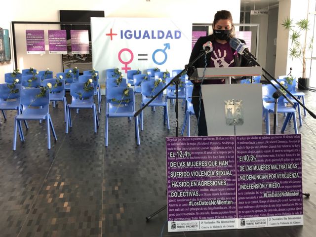 Lectura de manifiesto y minuto de silencio por las víctimas de violencia de género - 1, Foto 1