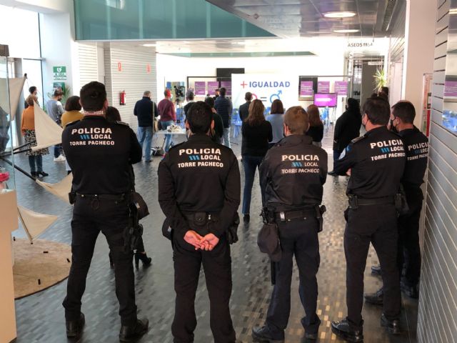 Lectura de manifiesto y minuto de silencio por las víctimas de violencia de género - 2, Foto 2