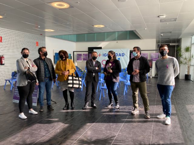 Lectura de manifiesto y minuto de silencio por las víctimas de violencia de género - 3, Foto 3