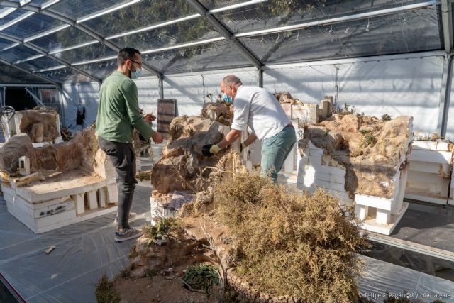 Comienza la instalación del tradicional Belén municipal en la Plaza San Francisco - 1, Foto 1