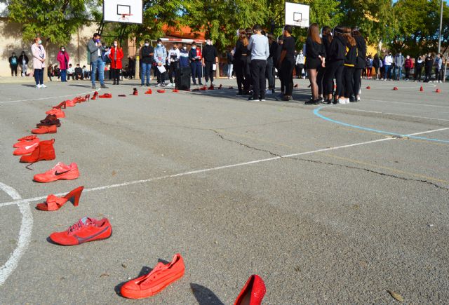 El IES Salvador Sandoval conmemora el 25 de noviembre con un acto simbólico de concienciación - 4, Foto 4
