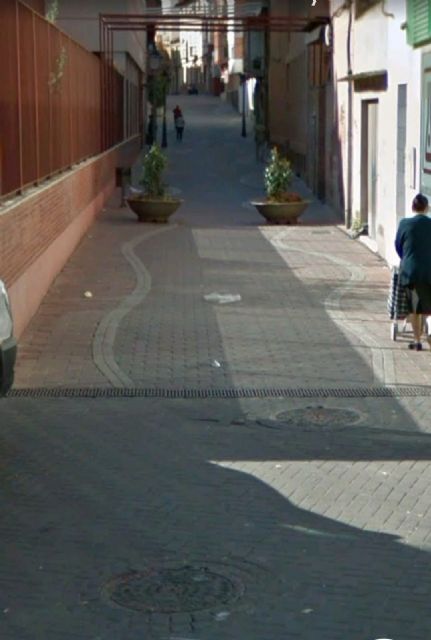 VOX Alcantarilla solicita la instalación de bolardos de seguridad en las puertas de los colegios - 1, Foto 1