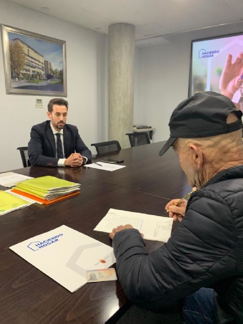 El Gobierno regional garantiza el hogar a 255 familias gracias a la cesión en propiedad de las viviendas sociales - 1, Foto 1