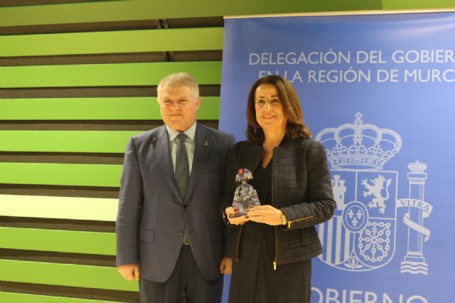 Premio Menina a la UPCT y manifiesto por el 25N - 1, Foto 1