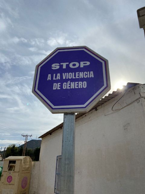 El artista Pepe Teño crea La Unión libre de Violencia de Género, un gran mural que rompe cadenas contra el maltrato a las mujeres - 3, Foto 3