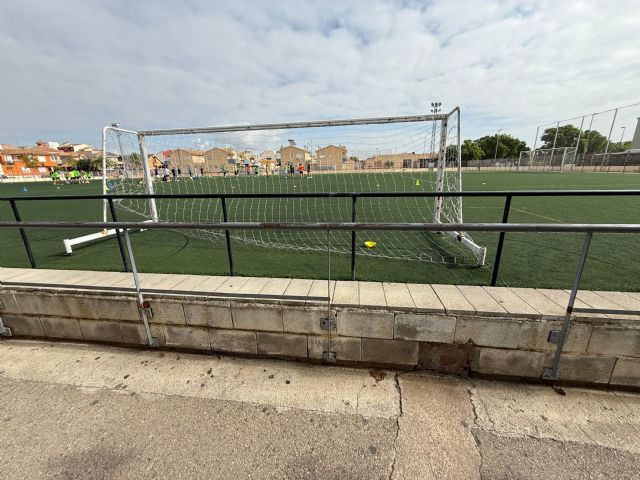 El PSOE pide un plan de renovación de campos de fútbol en pedanías y soluciones urgentes para el de La Alberca - 1, Foto 1