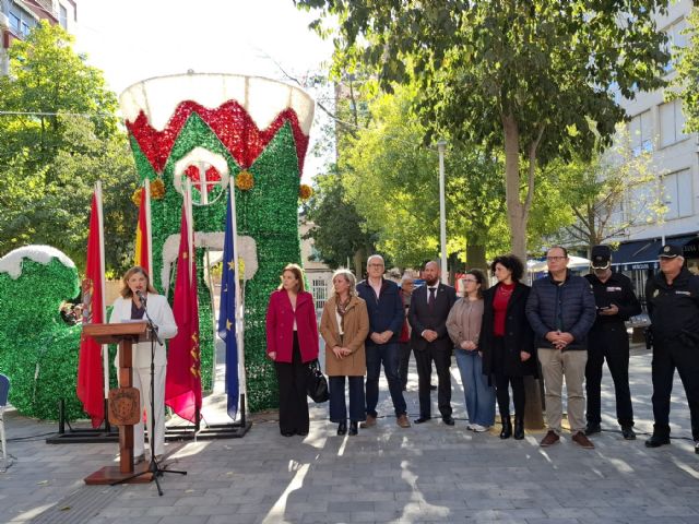 Alcantarilla muestra su rechazo a la violencia contra las mujeres en la plaza Constitución - 1, Foto 1