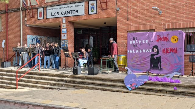 Bullas rinde homenaje a las mujeres víctimas de violencia de género con la instalación Semillas en el viento que no calla - 2, Foto 2