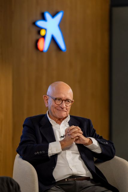 CaixaBank reúne a cerca de un centenar de personas en Murcia en una charla sobre longevidad saludable con Xavier Sardà y el catedrático José Viña - 2, Foto 2