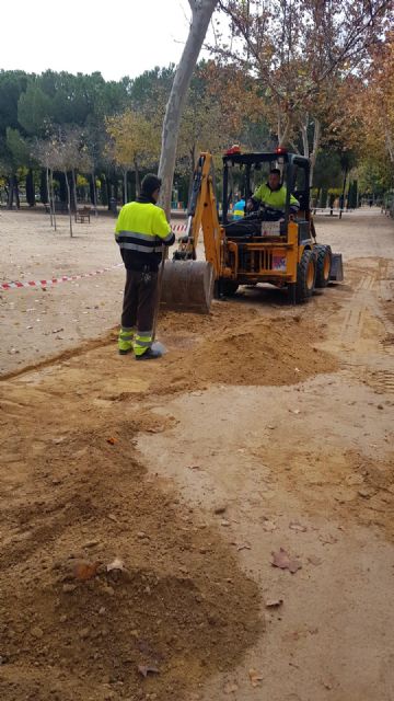 El Ayuntamiento regenera los caminos del Jardín de la Seda - 1, Foto 1
