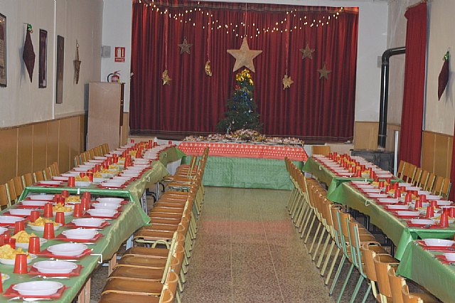 Cáritas Tres Avemarías organizó una cena especial de Noche Buena para sus beneficiarios, Foto 1