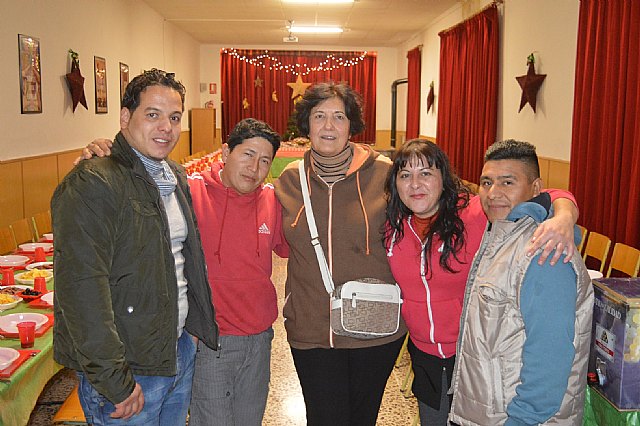 Cáritas Tres Avemarías organizó una cena especial de Noche Buena para sus beneficiarios, Foto 2