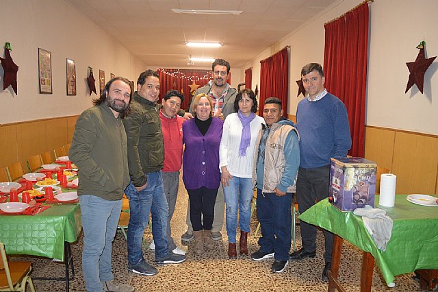 Cáritas Tres Avemarías organizó una cena especial de Noche Buena para sus beneficiarios, Foto 5