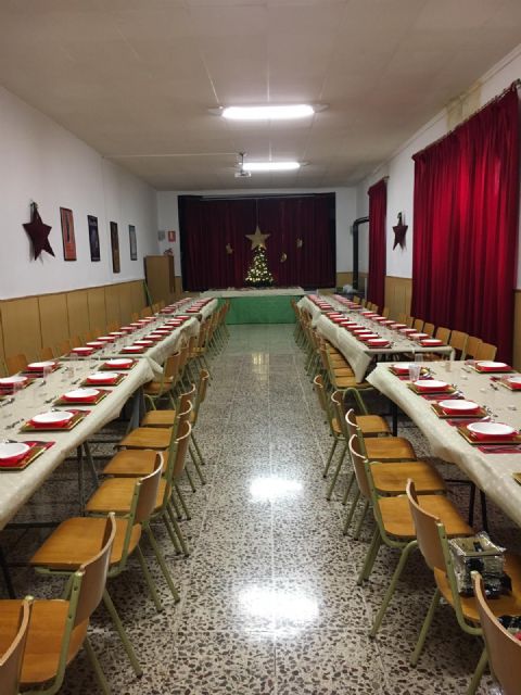 For the fourth consecutive year, Critas Tres Avemaras has organized a special Noche Buena dinner, Foto 5