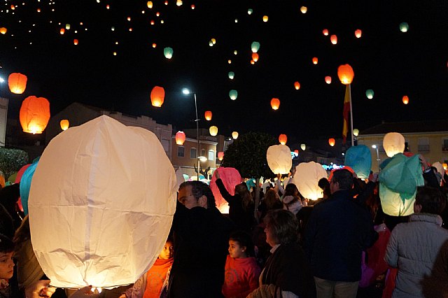 3.500 sueños lanzados al cielo de la Navidad torreña - 1, Foto 1