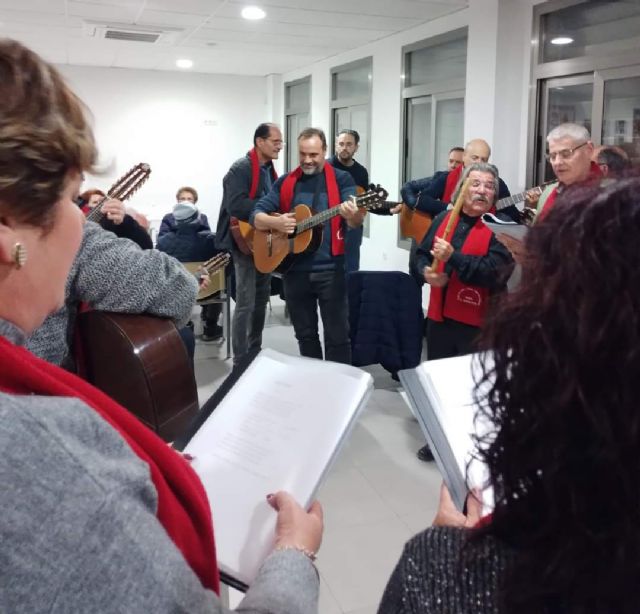 El Barrio de La Loma vive la Navidad con encuentros vecinales, rondalla tradicional y el estreno de un Belén artesano - 2, Foto 2