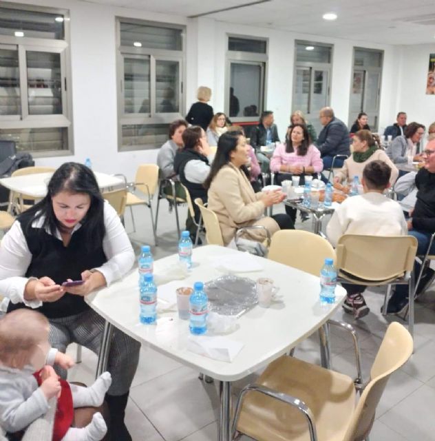 El Barrio de La Loma vive la Navidad con encuentros vecinales, rondalla tradicional y el estreno de un Belén artesano - 4, Foto 4