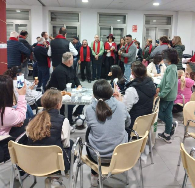 El Barrio de La Loma vive la Navidad con encuentros vecinales, rondalla tradicional y el estreno de un Belén artesano - 5, Foto 5