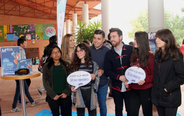 Presentan un nuevo programa de viajes a la nieve para jóvenes lumbrerenses - 2, Foto 2