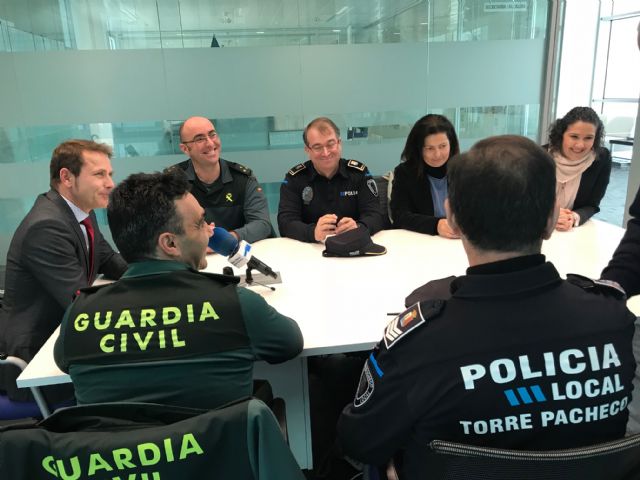 El Alcalde recibe al nuevo Capitán Jefe de la IV Compañía de la Guardia Civil, Manuel Gil Rozas - 1, Foto 1