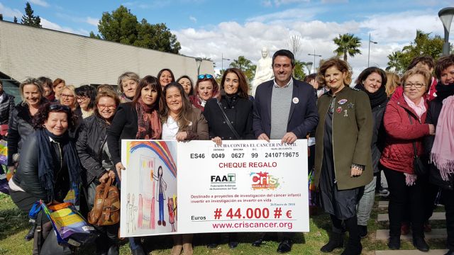 El grupo de mujeres taxistas a nivel nacional Mujeres por amor al Taxis, entregan en Alcantarilla los 44.000 euros recaudados en su campaña Móntate en un taxis por la Vida, a la Fundación Cris Contra el Cáncer - 2, Foto 2