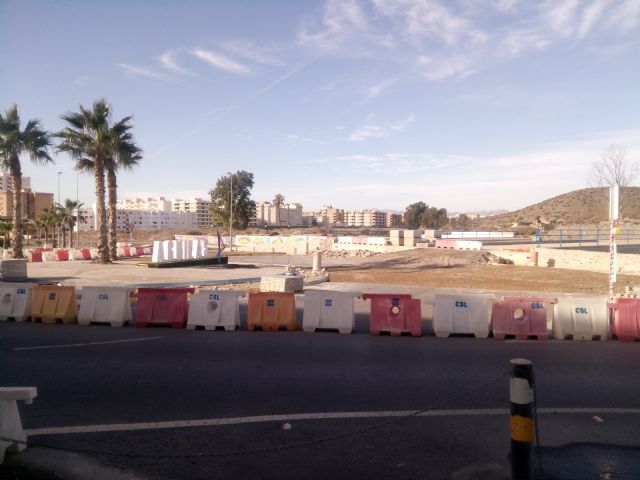 Ciudadanos pedirá a Mari Carmen Moreno que practique la transparencia haciendo público el coste real del puente de la Rambla de las Culebras y aclare si eliminará los caminos de tierra de acceso a los jardines - 1, Foto 1